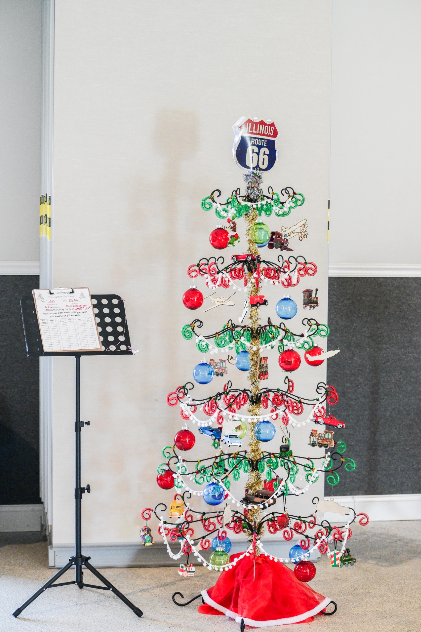 Illinois Route 66 themed tree display